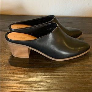 Universal Thread Black Mules
